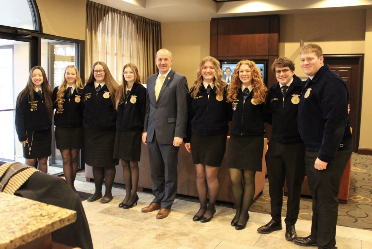 VS FFA members (far left) Megan Schlitter, Alana Fleming, Juliana Luis, Carlie Clark, Iowa Secretary of Agriculture Mike Naig, Jazmyn Dods, Izzie Birker, Brody Waters, and Andrew Pingenot met to discuss agriculture prior to the Legislative Symposium event